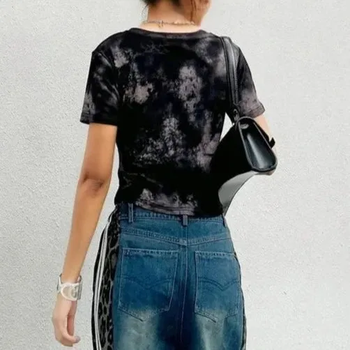Edgy Tie-Dye Crop T-Shirt with Zipper Decoration